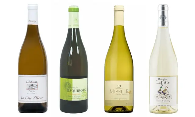 Quatre bouteilles de vins blancs : La Côte d'Heux, Domaine les Esquirots, Domaine de Miselle et Domaine Laffitte, tous des Côtes de Gascogne blanc sec ou moelleux.